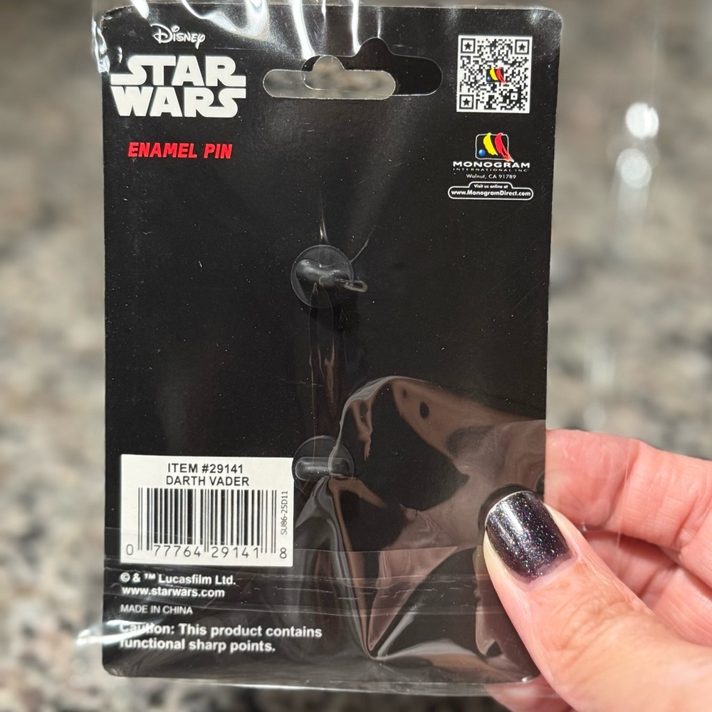 Pink a la Mode (PALM) Pin Darth Vader - Coin Series - Star Wars - Picture 2 of 4